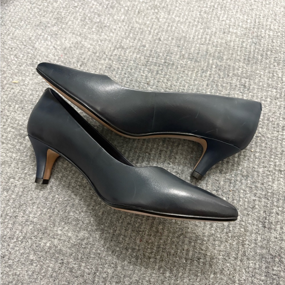 Clarks Women's Dark Navy Pointed Leather Pumps - Picture 4 of 5